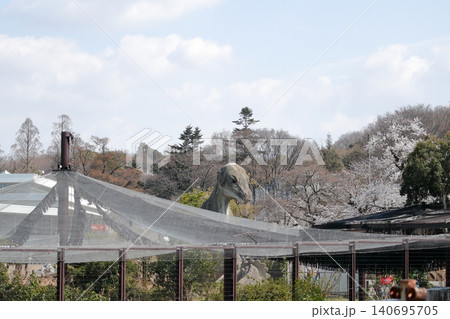 恐竜がのぞく(東山動植物園 愛知県 名古屋市) 恐竜がのぞく(東山動植物園 愛知県 名古屋市) 140695705
