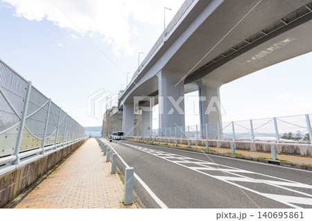 明石海峡大橋の高架下（神戸市道舞子駅高広線） 140695861
