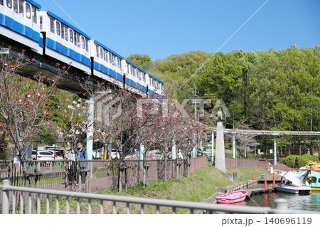 動物園の風景 モノレール(東山動植物園 愛知県 名古屋市) 動物園の風景 モノレール(東山動植物園 愛知県 名古屋市) 140696119