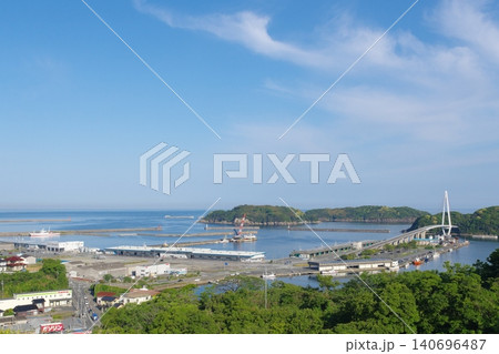 道の駅ゆうひパーク浜田から望む浜田漁港 道の駅ゆうひパーク浜田から望む浜田漁港 140696487