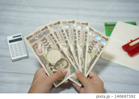 節約と家計管理のイメージ 節約と家計管理のイメージ 140697392