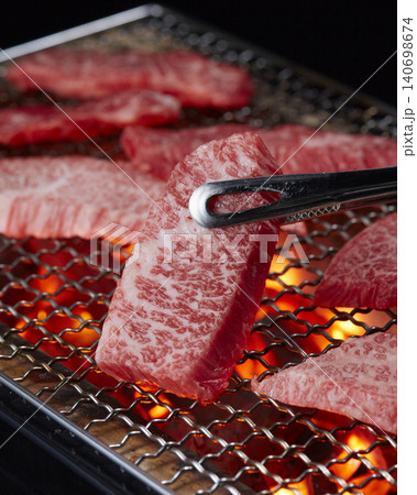 食欲そそるおいしそうな焼肉 食欲そそるおいしそうな焼肉 140698674