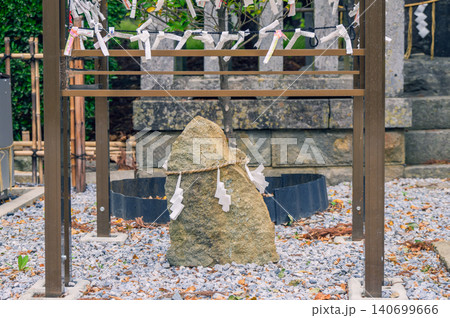 神宿る石とおみくじ掛け【武水別神社】 神宿る石とおみくじ掛け【武水別神社】 140699666