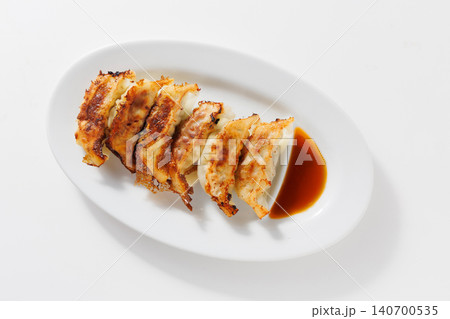 おいしそうな焼き餃子 140700535