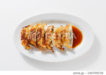 おいしそうな焼き餃子 140700536