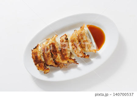 おいしそうな焼き餃子 140700537