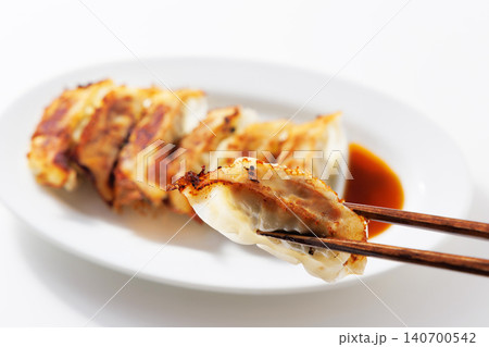 おいしそうな焼き餃子 おいしそうな焼き餃子 140700542