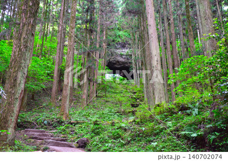 上色見熊野座神社 穿戸岩 上色見熊野座神社 穿戸岩 140702074