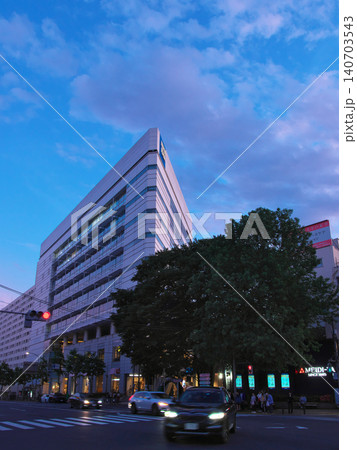 夕暮れの外苑西通り - 広尾橋交差点 都市景観(2026年5月) 夕暮れの外苑西通り - 広尾橋交差点 都市景観(2026年5月) 140703543