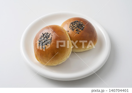 黒ごま付きの粒あんぱん 黒ごま付きの粒あんぱん 140704401