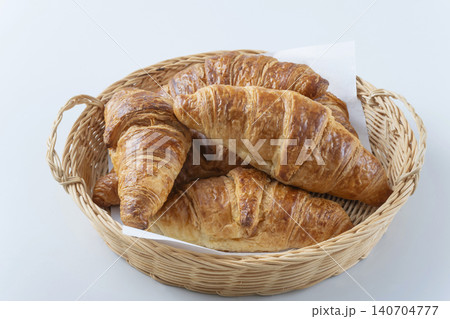 フランスパンとクロワッサン 140704777