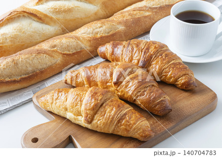 フランスパンとクロワッサン フランスパンとクロワッサン 140704783