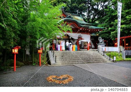 推定樹齢2000年以上の『大楠』が御神木… 熱海の中心的な御社【来宮神社】 推定樹齢2000年以上の『大楠』が御神木… 熱海の中心的な御社【来宮神社】 140704883