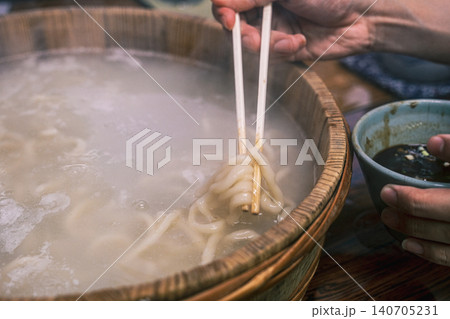 【#グルメ】湯気立つ釜揚げうどん 140705231