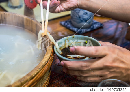 【#グルメ】湯気立つ釜揚げうどん 【#グルメ】湯気立つ釜揚げうどん 140705232