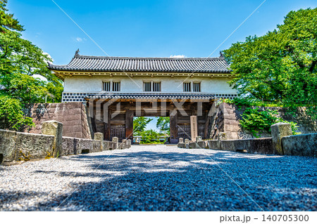 【#新発田】新発田城表門と青空の風景 【#新発田】新発田城表門と青空の風景 140705300