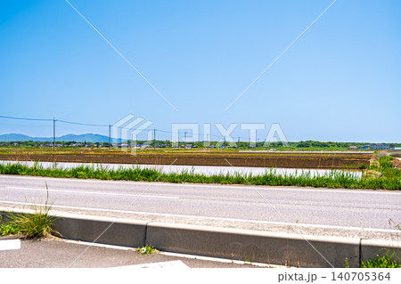【#田園風景】車から見た初夏の田んぼ 【#田園風景】車から見た初夏の田んぼ 140705364