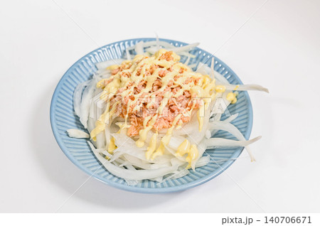 新玉ねぎのオニオンスライス ツナマヨがけ 新玉ねぎのオニオンスライス ツナマヨがけ 140706671