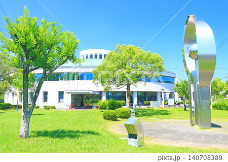 愛知県東浦町、東浦町中央図書館の風景 140708389