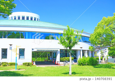 愛知県東浦町、東浦町中央図書館の風景 140708391