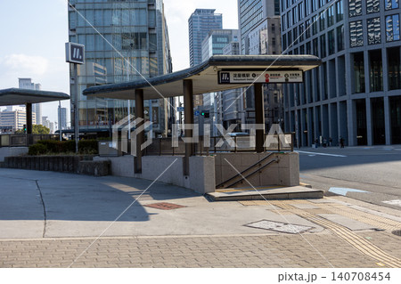 大阪メトロ淀屋橋駅6号入口(2026年1月撮影) 大阪メトロ淀屋橋駅6号入口(2026年1月撮影) 140708454