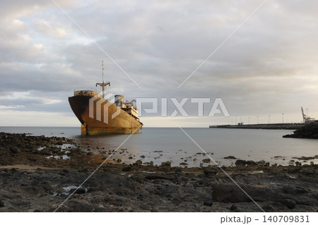 Telamon shipwreck rusting on lanzarote coast ocean Telamon shipwreck rusting on lanzarote coast ocean 140709831