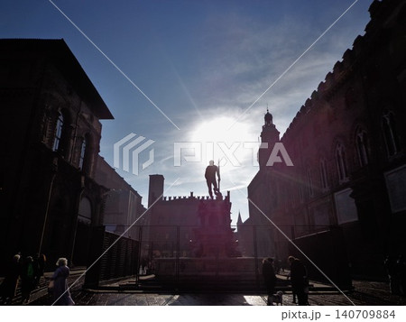 Fountain of neptune silhouette on piazza del nettuno in bologna Fountain of neptune silhouette on piazza del nettuno in bologna 140709884