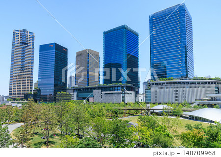 大阪梅田の初夏のビル群 (大阪府大阪市北区) 140709968