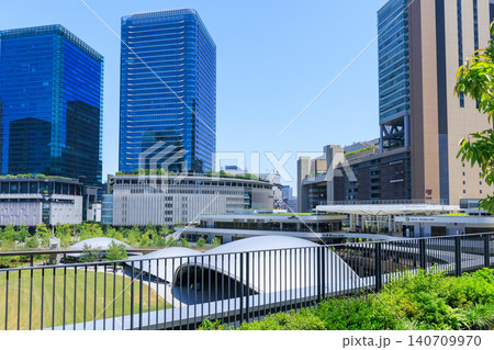 大阪梅田の初夏のビル群 (大阪府大阪市北区) 大阪梅田の初夏のビル群 (大阪府大阪市北区) 140709970