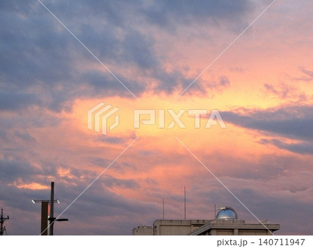 天文台のある高等学校(2021.7.1) 最上部が見えます 文教地区の文月の夕暮れ 天文台のある高等学校(2021.7.1) 最上部が見えます 文教地区の文月の夕暮れ 140711947