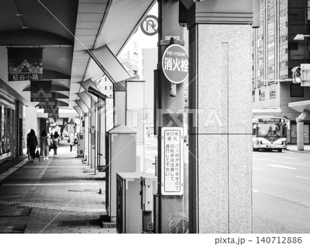 新潟市中心街　柾谷小路の街並み 140712886