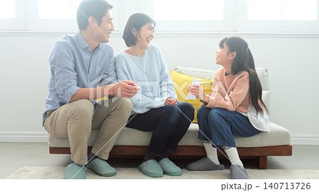 お年玉 親戚 家族 イメージ 140713726