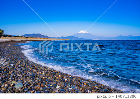 【静岡県】三保海岸から見る富士山 【静岡県】三保海岸から見る富士山 140713800