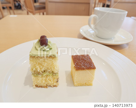 自分へのご褒美、至福の贅沢カフェタイム 140713973