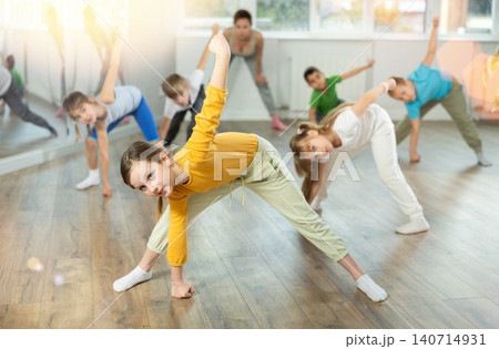 Group of children warming up before dance class 140714931