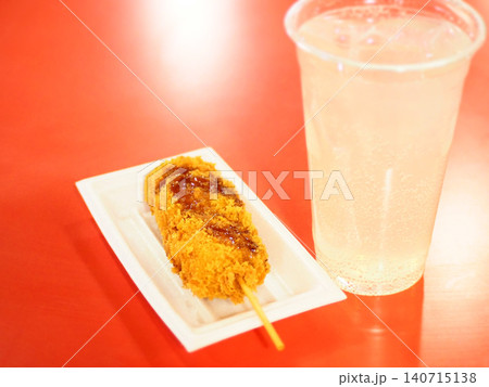 勝負めしの串カツとチューハイ 勝負めしの串カツとチューハイ 140715138