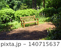 公園内のベンチ 140715637