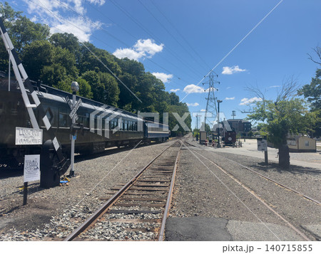 ホイッパニー鉄道博物館の客車と踏切設備 ニュージャージー州モーリス郡 ホイッパニー鉄道博物館の客車と踏切設備 ニュージャージー州モーリス郡 140715855
