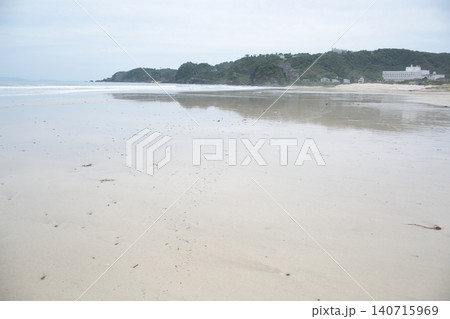砂浜に残る波 砂浜に残る波 140715969