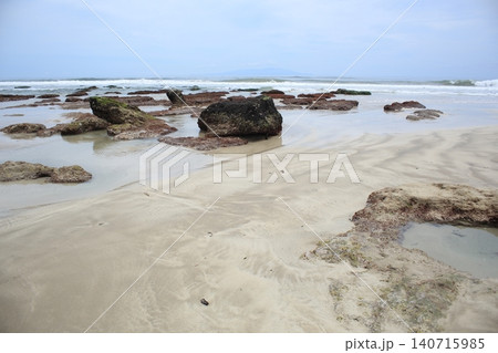 潮が引いた伊豆白浜の浜辺の風景 潮が引いた伊豆白浜の浜辺の風景 140715985