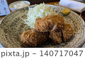 キャベツとご飯が付いたとんかつ定食 140717047
