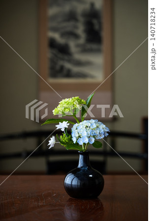床の間に飾られている三種類の紫陽花。 床の間に飾られている三種類の紫陽花。 140718234