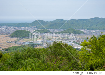 空山山頂からの大路山と面影山の眺め　鳥取県鳥取市 140719103