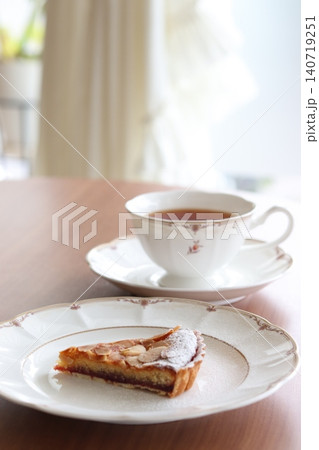 美味しいタルトと紅茶 140719251