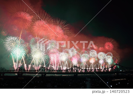 夜空に咲く花火 夜空に咲く花火 140720523