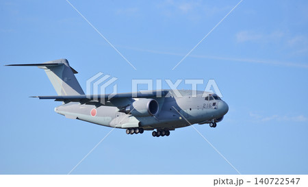 航空自衛隊入間基地のC-2輸送機 140722547