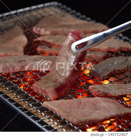 食欲そそるおいしそうな焼肉 140722807