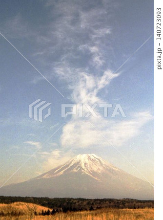 静岡県、朝霧高原から 2月の上昇気流と「富士山」 静岡県、朝霧高原から 2月の上昇気流と「富士山」 140723093