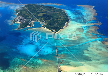 【沖縄県】空から見た池間島と池間大橋(宮古島) 【沖縄県】空から見た池間島と池間大橋(宮古島) 140724678