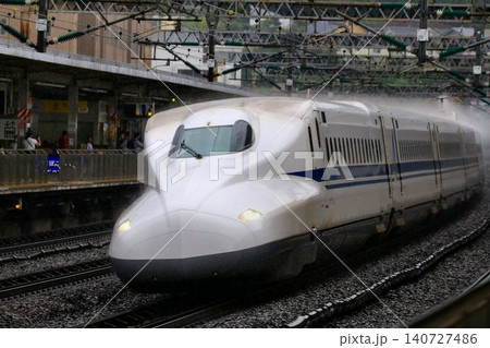 水煙を切り裂いて… 日本の大動脈【東海道新幹線】 N700A系 ～小田原駅にて 140727486